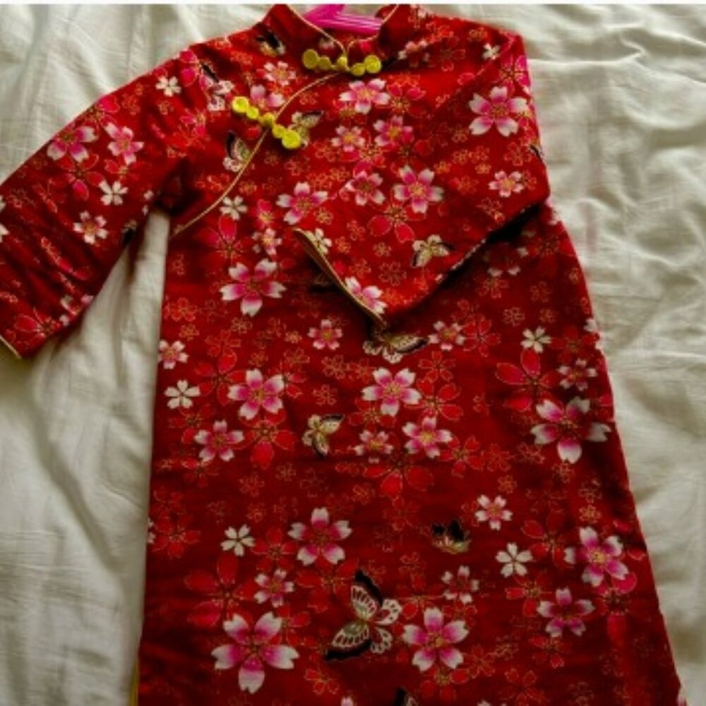 Red Chinese Qi Pao / Cheongsam for Lunar New Year (size 130) Girl 6-8 yo